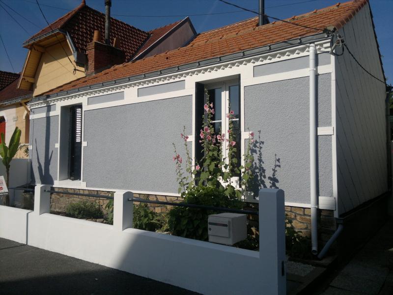 Rénovation de la peinture extérieure d'une maison ancienne de Nantes