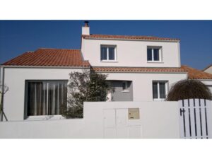 Réfection des enduits de soubassement et revêtement de façade à Bouguenais (44)